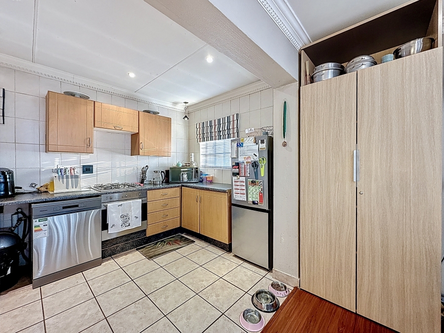 2 Bedroom Property for Sale in La Montagne Gauteng