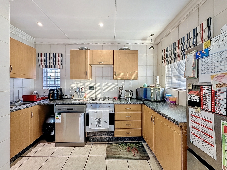 2 Bedroom Property for Sale in La Montagne Gauteng