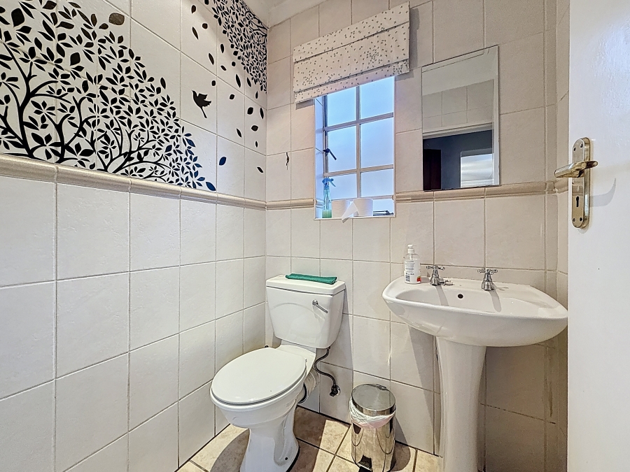2 Bedroom Property for Sale in La Montagne Gauteng