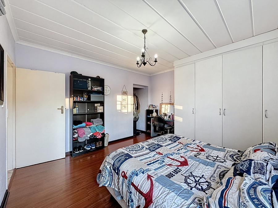 2 Bedroom Property for Sale in La Montagne Gauteng