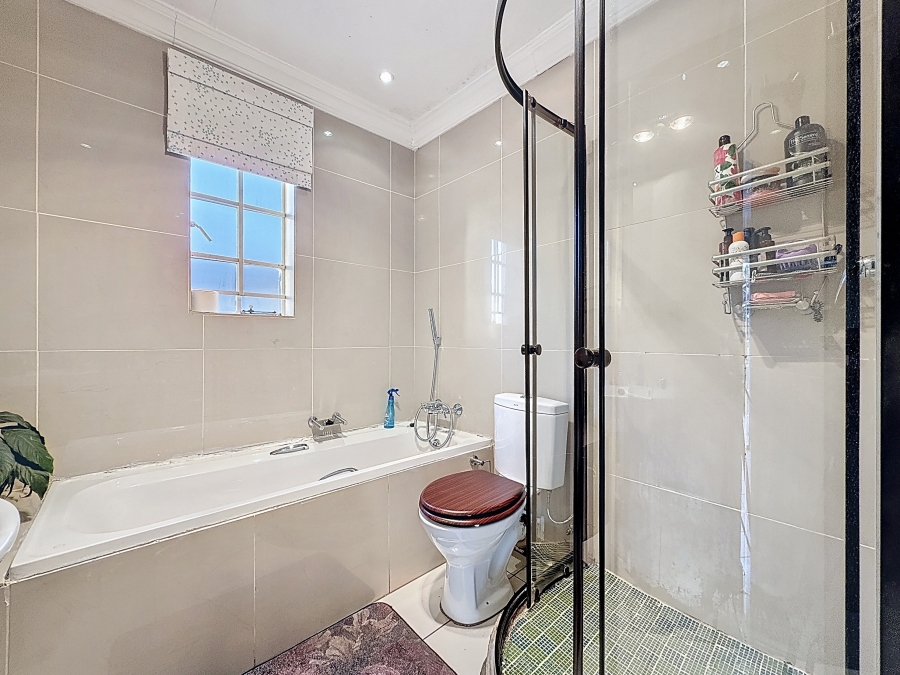 2 Bedroom Property for Sale in La Montagne Gauteng
