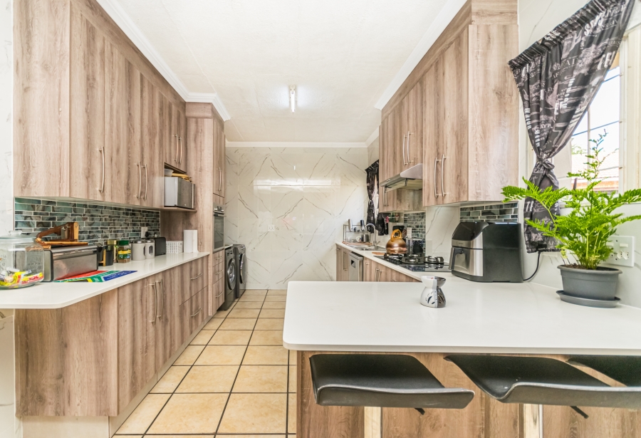 3 Bedroom Property for Sale in Thatchfield Estate Gauteng