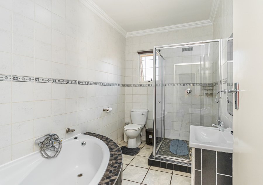 3 Bedroom Property for Sale in Thatchfield Estate Gauteng