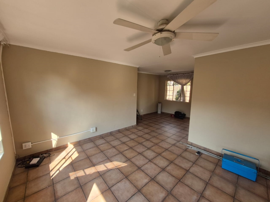 To Let 3 Bedroom Property for Rent in Weavind Park Gauteng