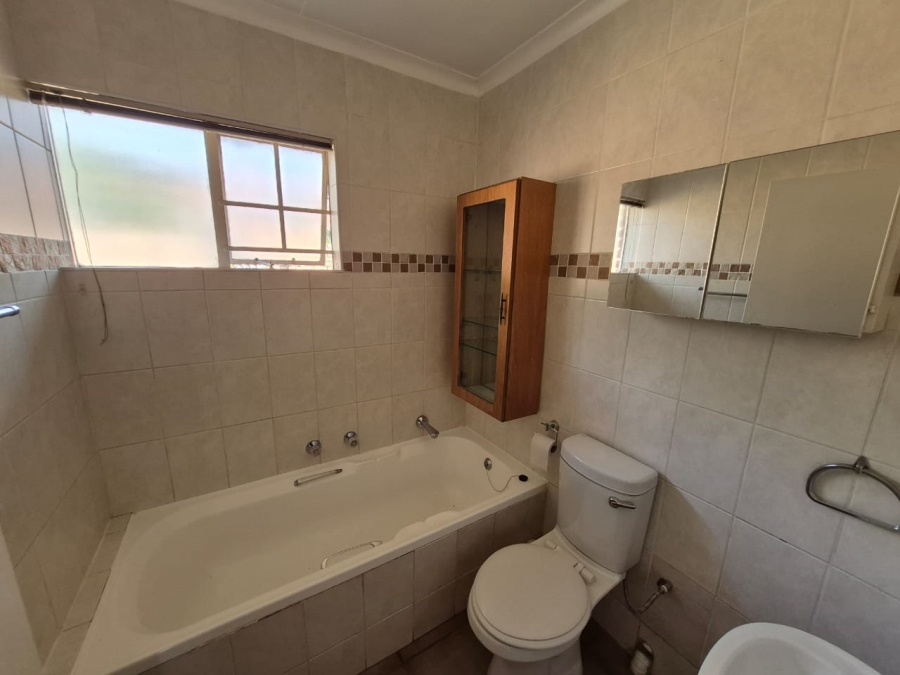 To Let 3 Bedroom Property for Rent in Weavind Park Gauteng