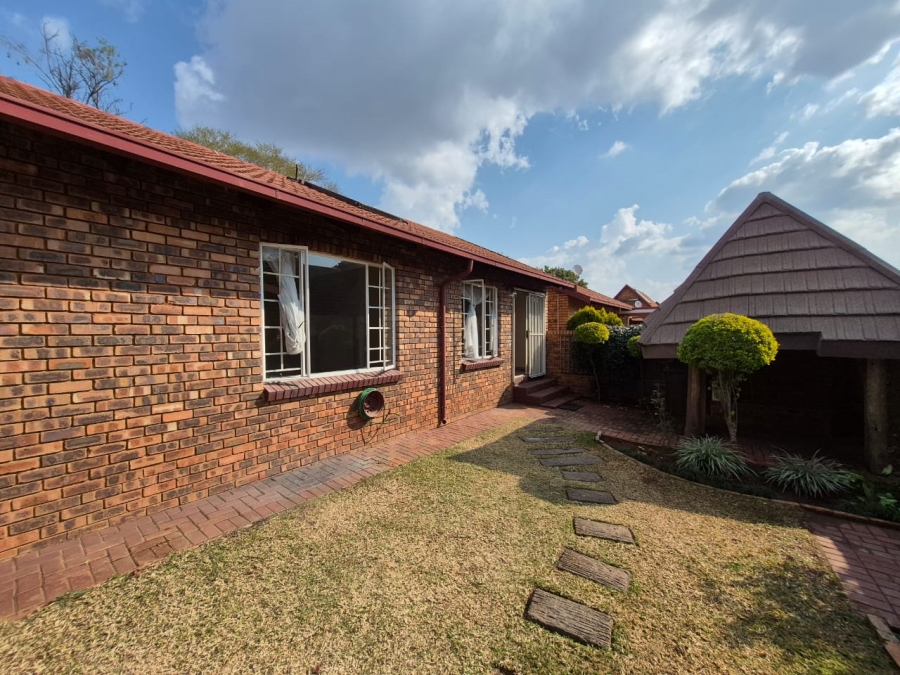 To Let 3 Bedroom Property for Rent in Weavind Park Gauteng