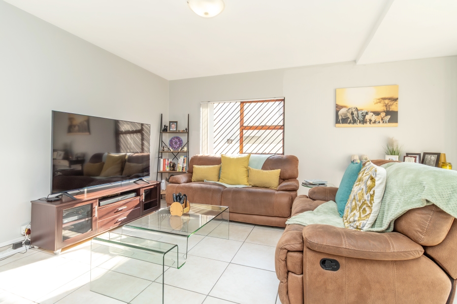 4 Bedroom Property for Sale in Magaliessig Gauteng