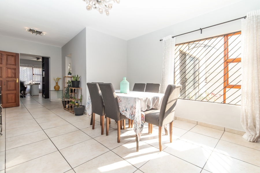 4 Bedroom Property for Sale in Magaliessig Gauteng