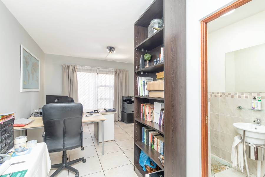 4 Bedroom Property for Sale in Magaliessig Gauteng