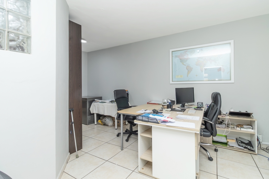 4 Bedroom Property for Sale in Magaliessig Gauteng