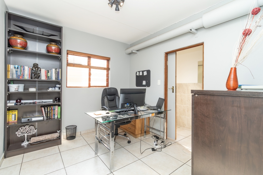 4 Bedroom Property for Sale in Magaliessig Gauteng