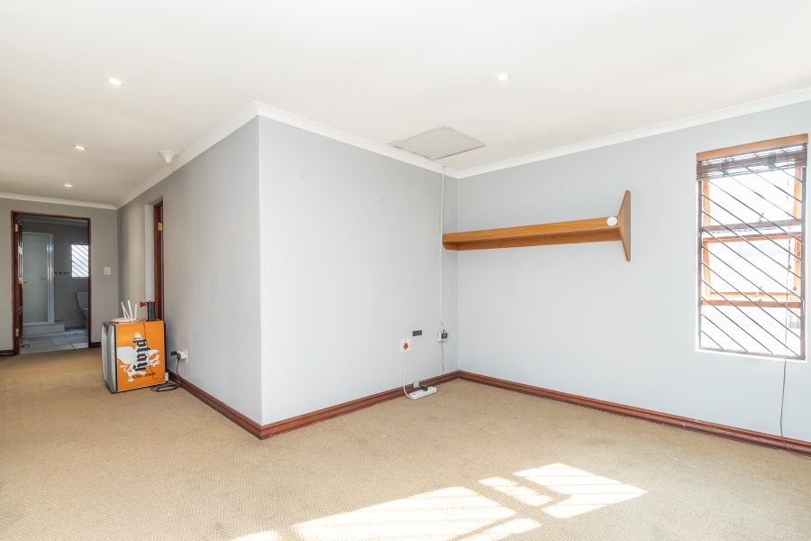 4 Bedroom Property for Sale in Magaliessig Gauteng