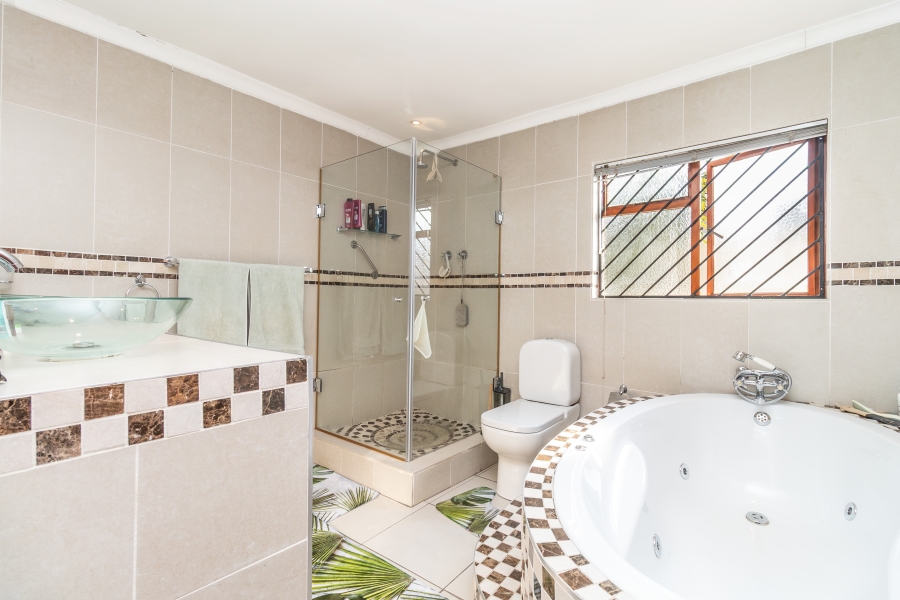4 Bedroom Property for Sale in Magaliessig Gauteng