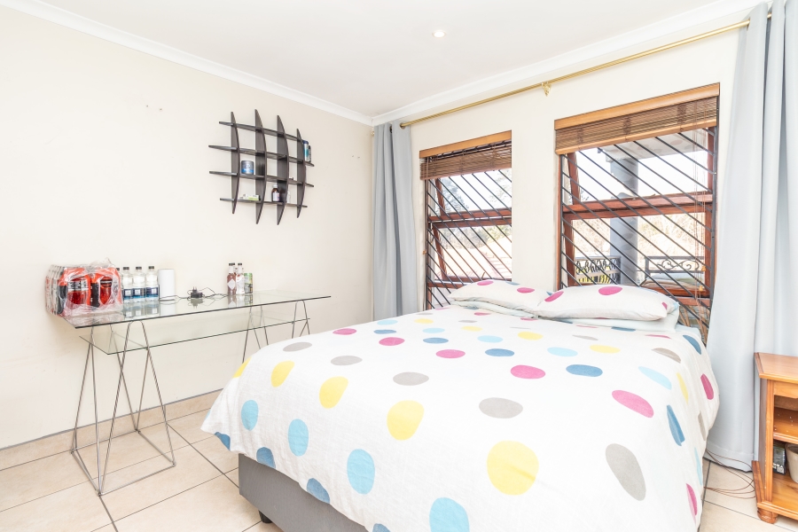 4 Bedroom Property for Sale in Magaliessig Gauteng