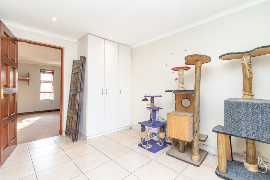 4 Bedroom Property for Sale in Magaliessig Gauteng