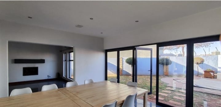 5 Bedroom Property for Sale in Glen Erasmia Gauteng