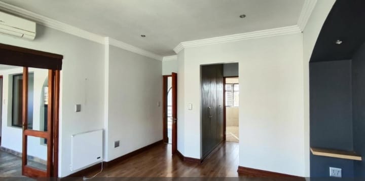 5 Bedroom Property for Sale in Glen Erasmia Gauteng