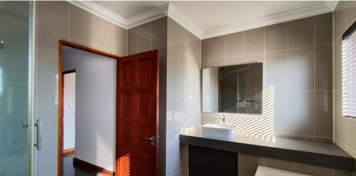 5 Bedroom Property for Sale in Glen Erasmia Gauteng