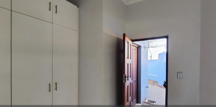 5 Bedroom Property for Sale in Glen Erasmia Gauteng