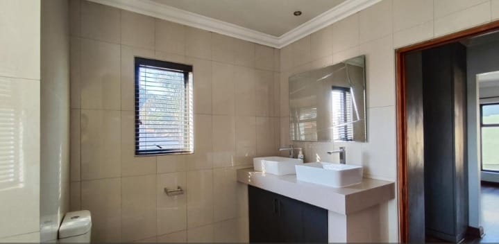 5 Bedroom Property for Sale in Glen Erasmia Gauteng