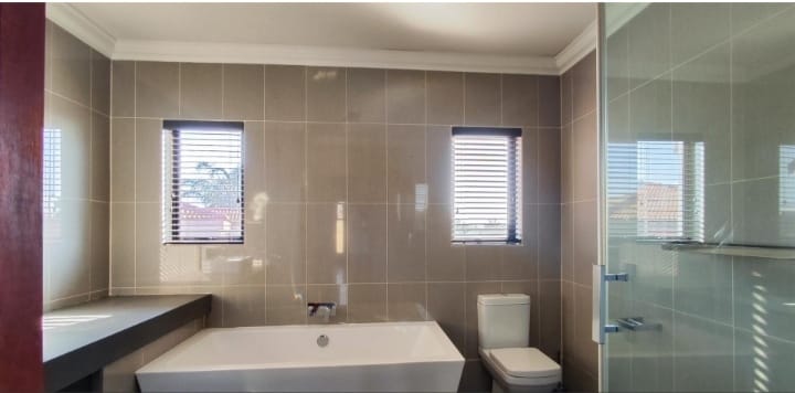 5 Bedroom Property for Sale in Glen Erasmia Gauteng