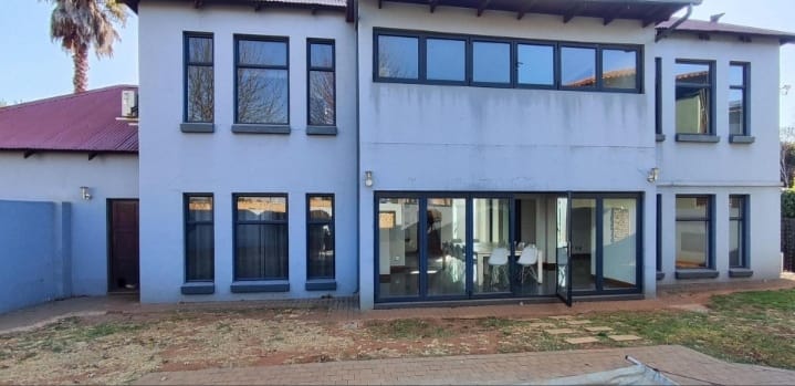 5 Bedroom Property for Sale in Glen Erasmia Gauteng