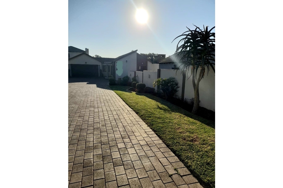3 Bedroom Property for Sale in Thatchfield Hills Gauteng