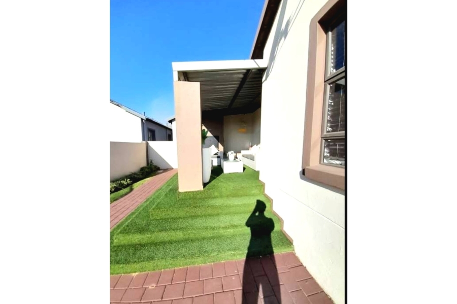 3 Bedroom Property for Sale in Thatchfield Hills Gauteng