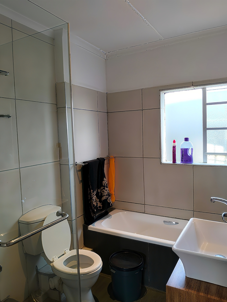 To Let 2 Bedroom Property for Rent in Allens Nek Gauteng