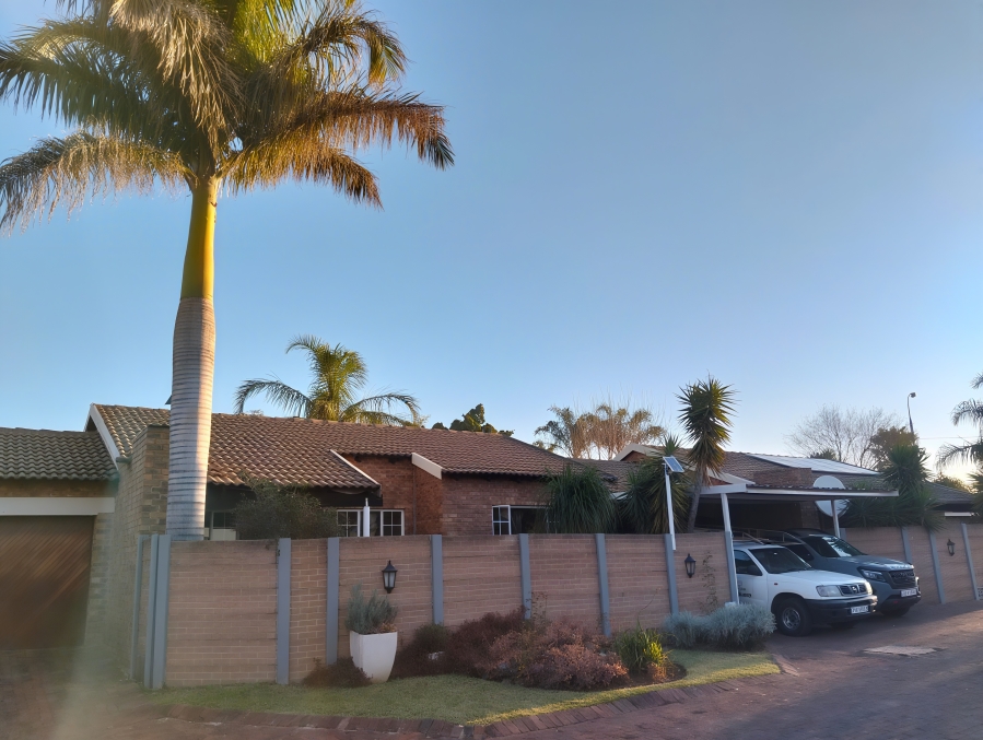 To Let 2 Bedroom Property for Rent in Allens Nek Gauteng