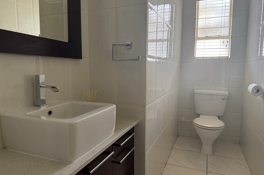 To Let 5 Bedroom Property for Rent in Constantia Kloof Gauteng