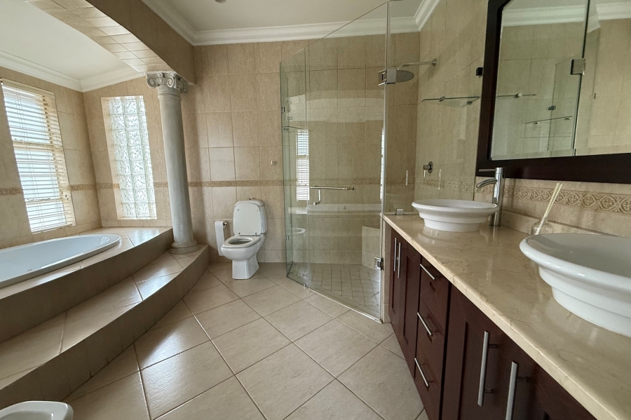 To Let 5 Bedroom Property for Rent in Constantia Kloof Gauteng