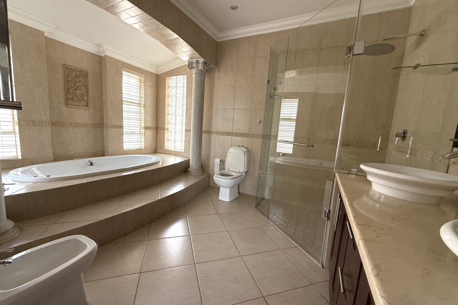 To Let 5 Bedroom Property for Rent in Constantia Kloof Gauteng