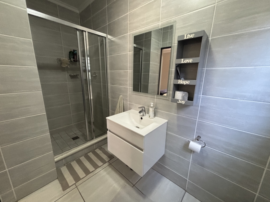 3 Bedroom Property for Sale in Waterfall Gauteng