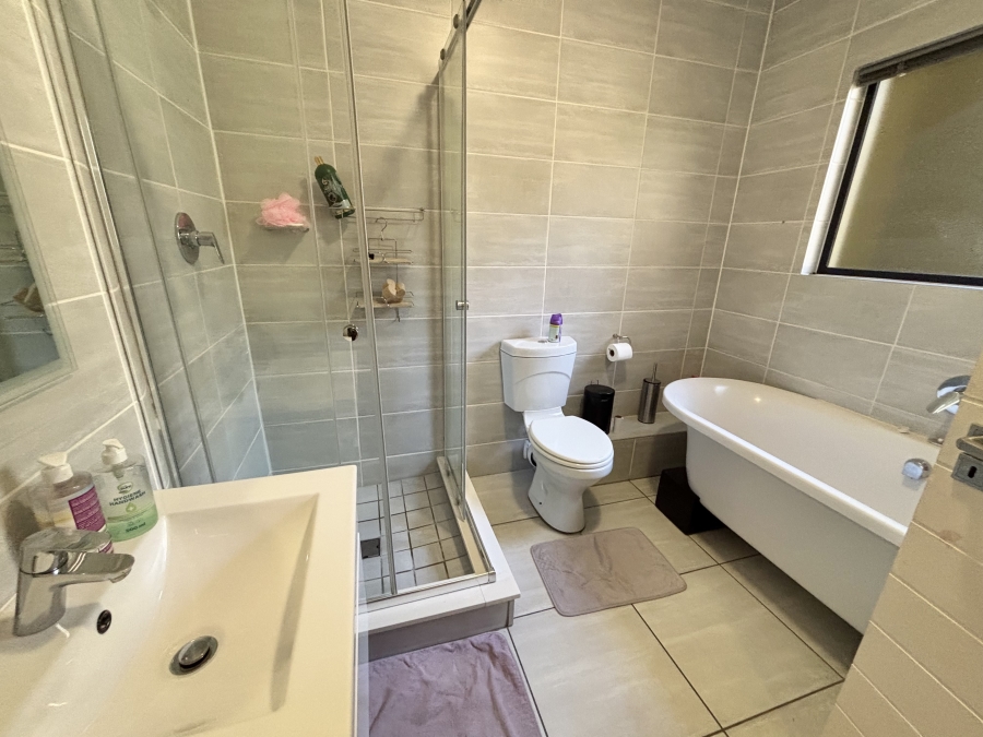 3 Bedroom Property for Sale in Waterfall Gauteng