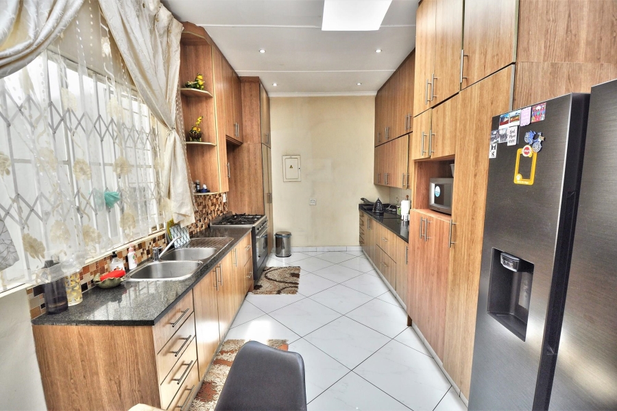 To Let 4 Bedroom Property for Rent in Parkmore Gauteng