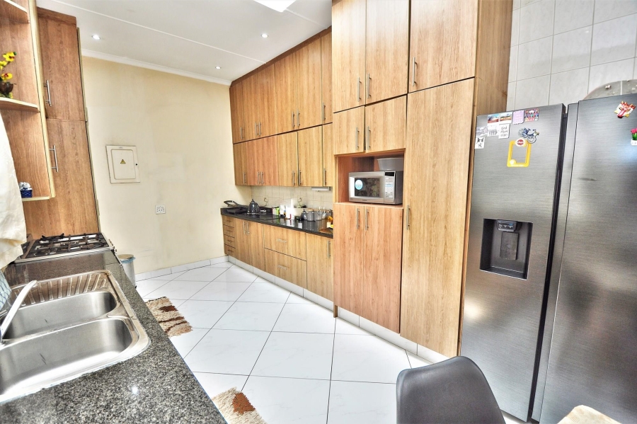 To Let 4 Bedroom Property for Rent in Parkmore Gauteng