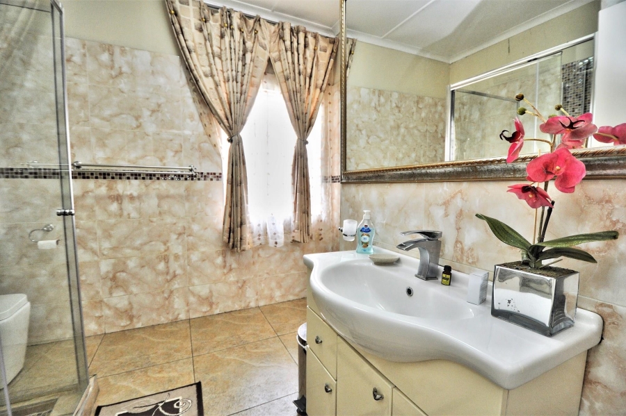 To Let 4 Bedroom Property for Rent in Parkmore Gauteng
