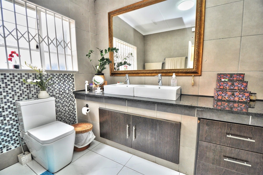 To Let 4 Bedroom Property for Rent in Parkmore Gauteng