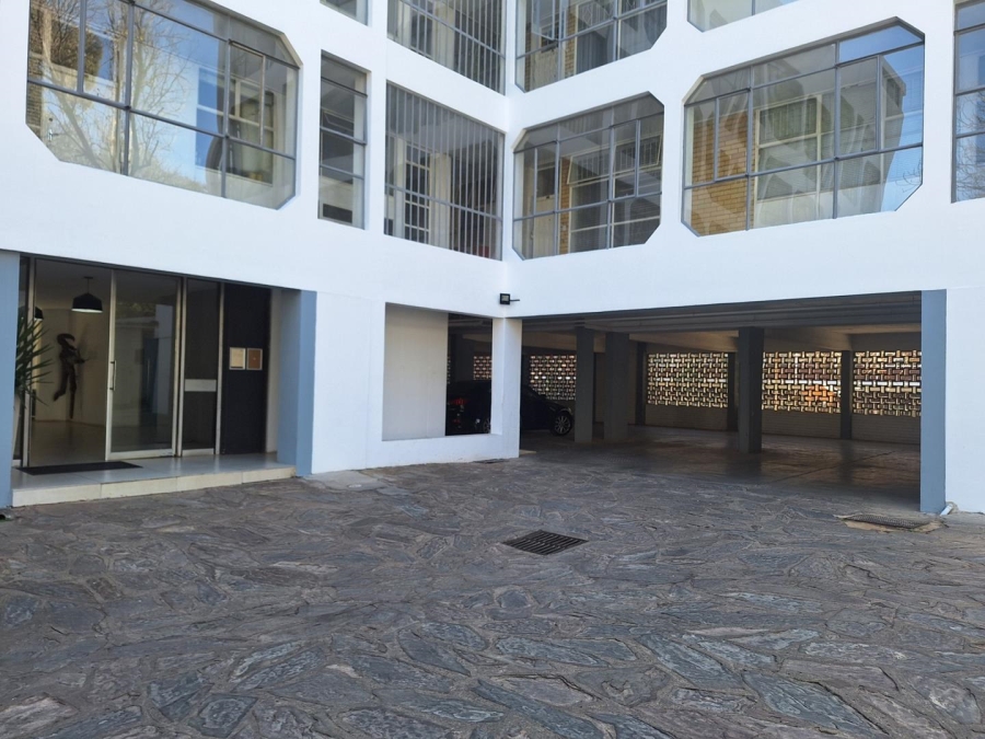 To Let 1 Bedroom Property for Rent in Illovo Gauteng
