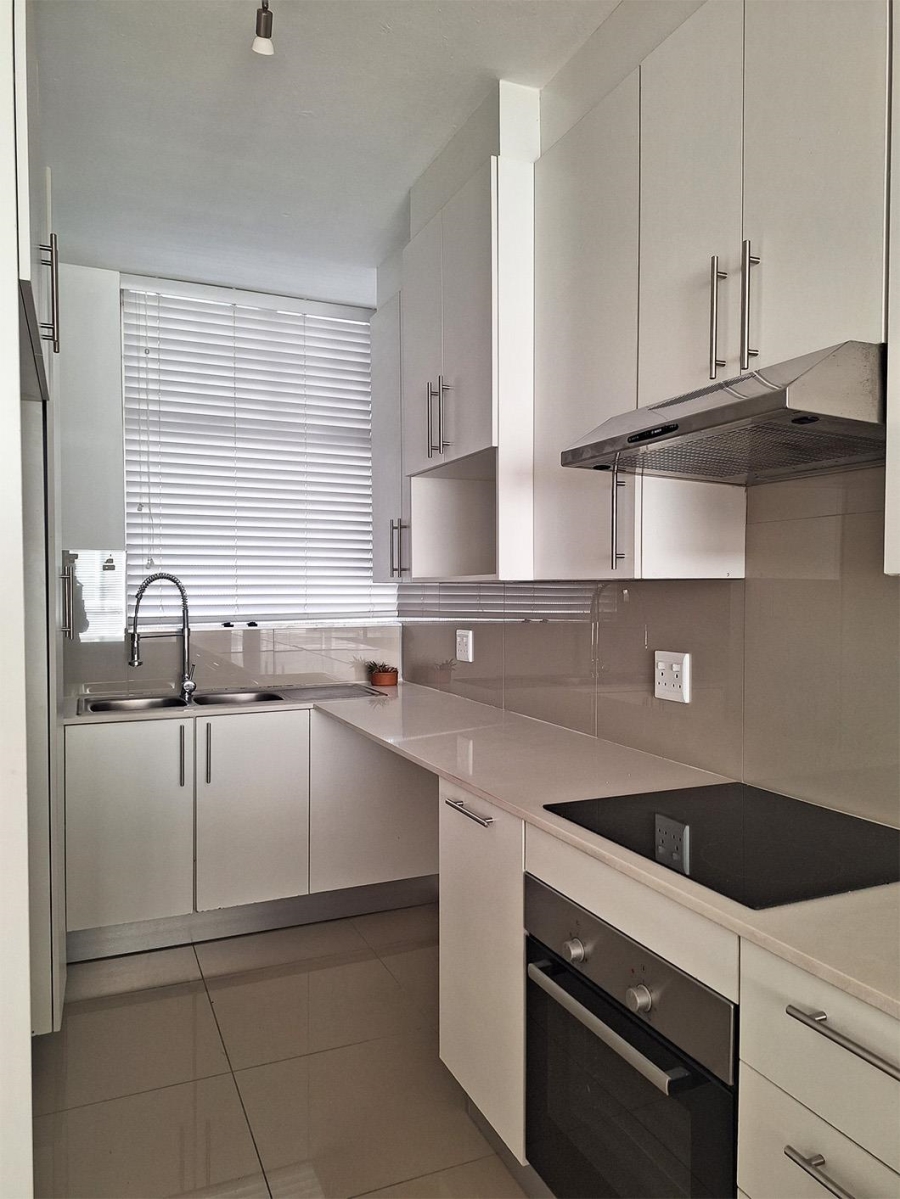 To Let 1 Bedroom Property for Rent in Illovo Gauteng