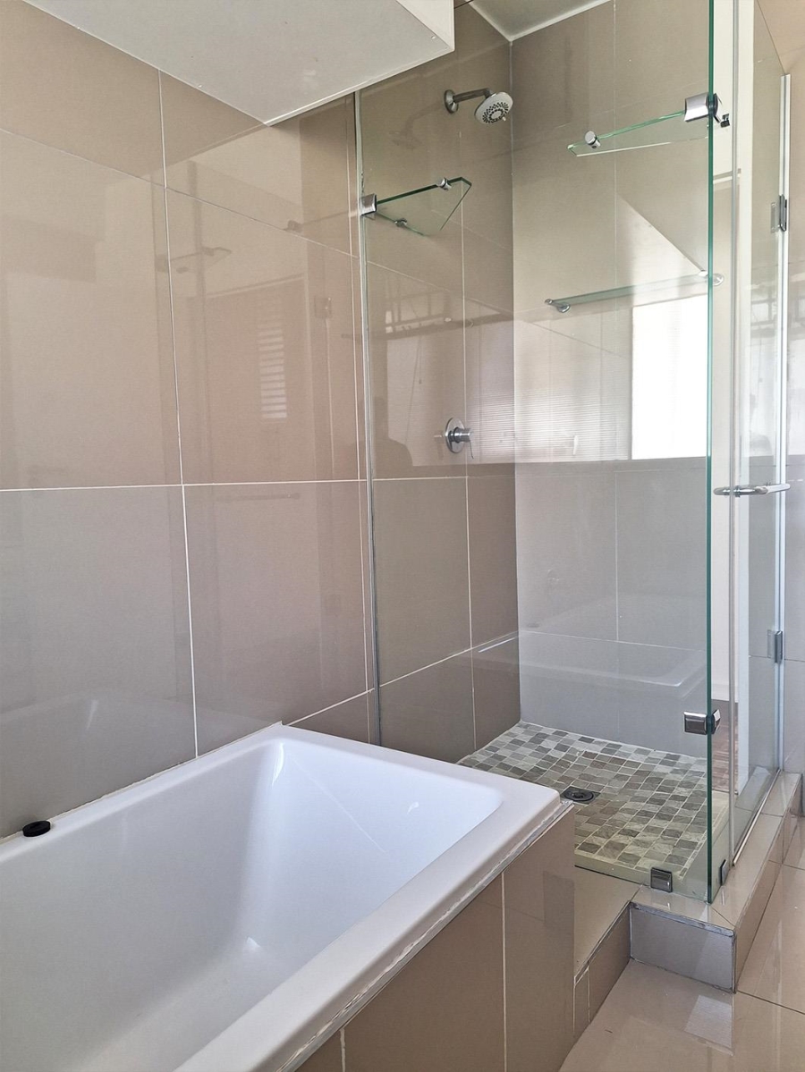 To Let 1 Bedroom Property for Rent in Illovo Gauteng