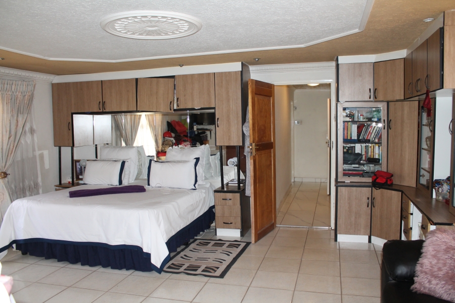 4 Bedroom Property for Sale in Albertsdal Gauteng