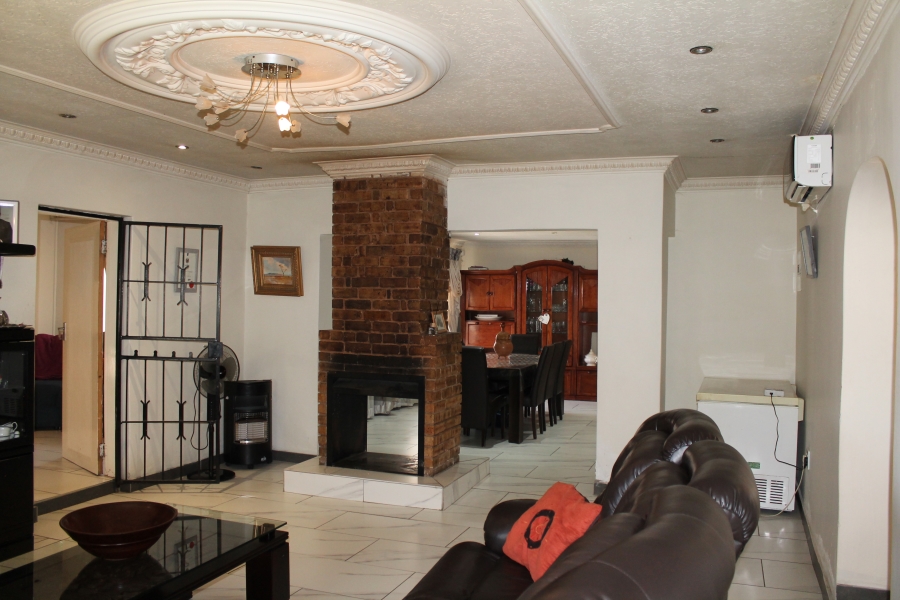 4 Bedroom Property for Sale in Albertsdal Gauteng