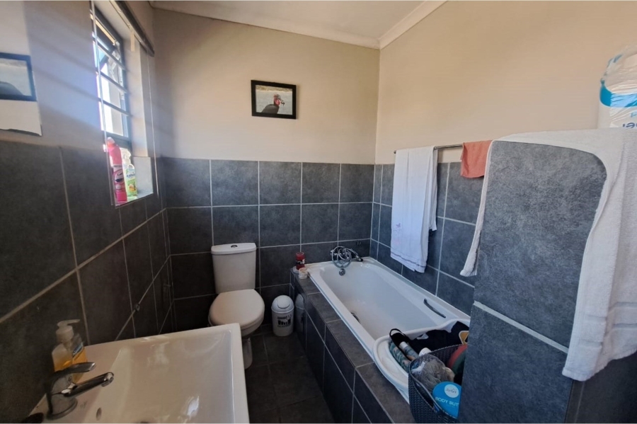 3 Bedroom Property for Sale in Noordwyk Gauteng