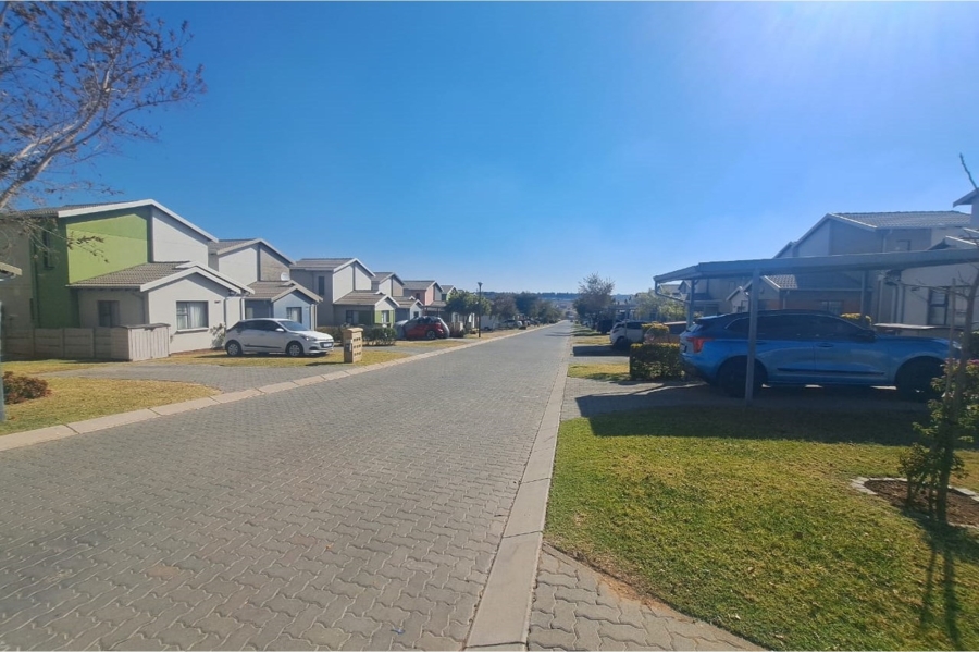 3 Bedroom Property for Sale in Noordwyk Gauteng