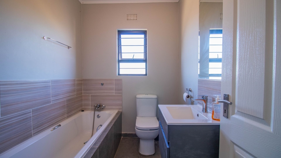 3 Bedroom Property for Sale in Blue Hills Gauteng