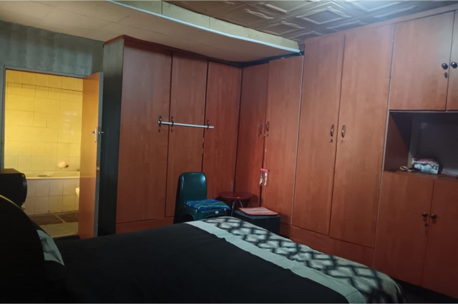 2 Bedroom Property for Sale in Mapetla Gauteng