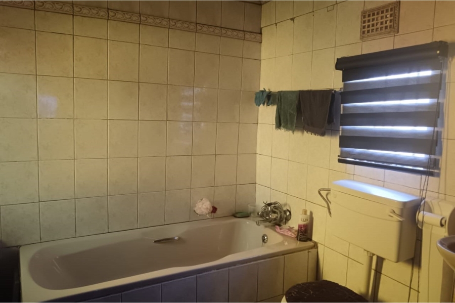2 Bedroom Property for Sale in Mapetla Gauteng