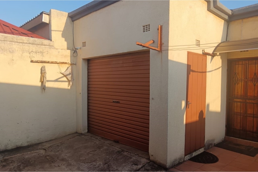 2 Bedroom Property for Sale in Mapetla Gauteng